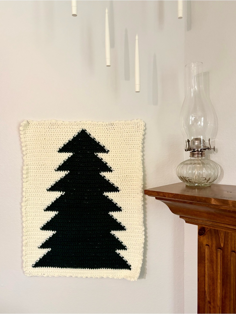Classic Christmas Tree Holiday Crochet Wall Hanging Tapestry
